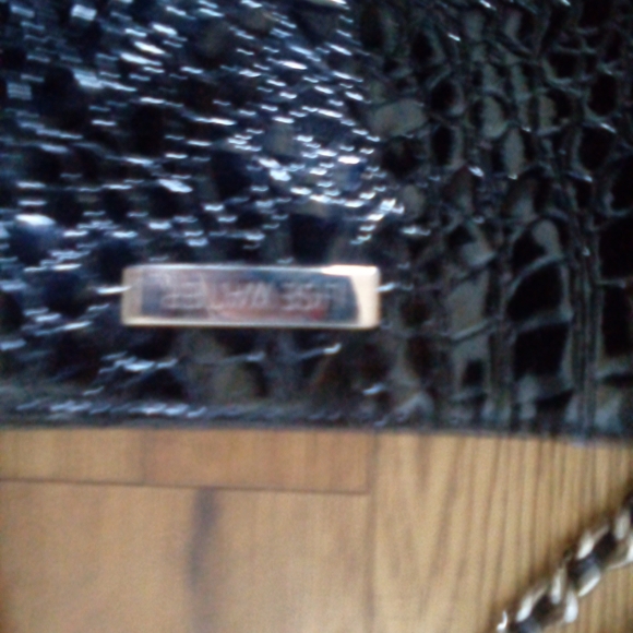 New condition purse - Picture 2 of 4